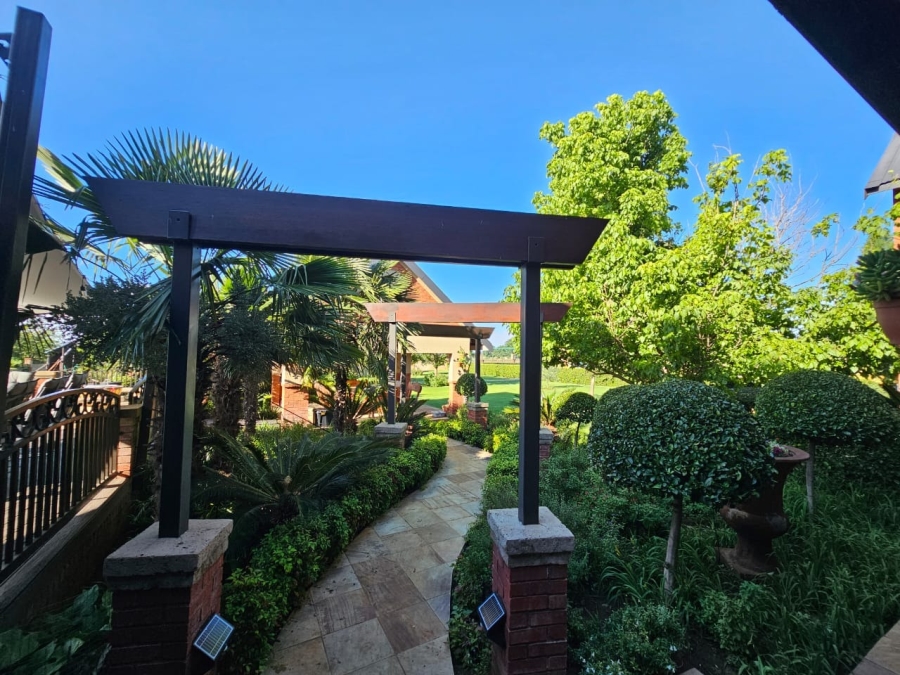 5 Bedroom Property for Sale in Grimbeeck Park North West